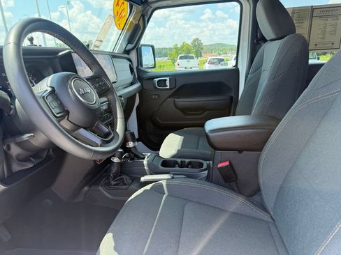 Used 2024 Jeep Gladiator Sport AWD/4WD image 4