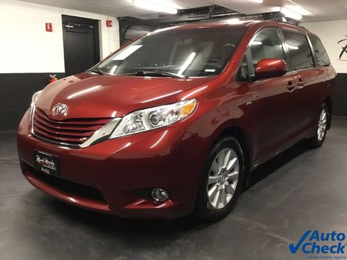 Used 2017 Toyota Sienna LE image 5