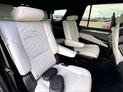 Used 2026 Cadillac Escalade V w/ LPO, ONYX Package AWD/4WD image 22