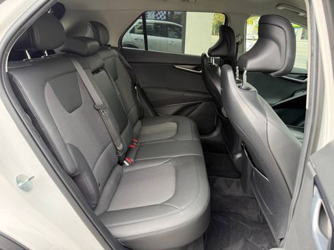 Used 2024 Kia Niro EX FWD image 28
