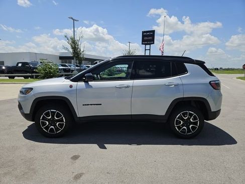 Used 2024 Jeep Compass Trailhawk AWD/4WD image 4