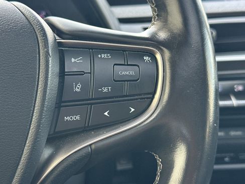 Used 2019 Lexus UX 250h w/ Premium Package image 28