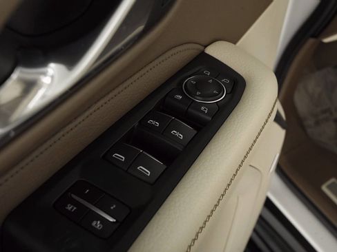 Used 2021 GMC Yukon Denali w/ Denali Premium Package image 38