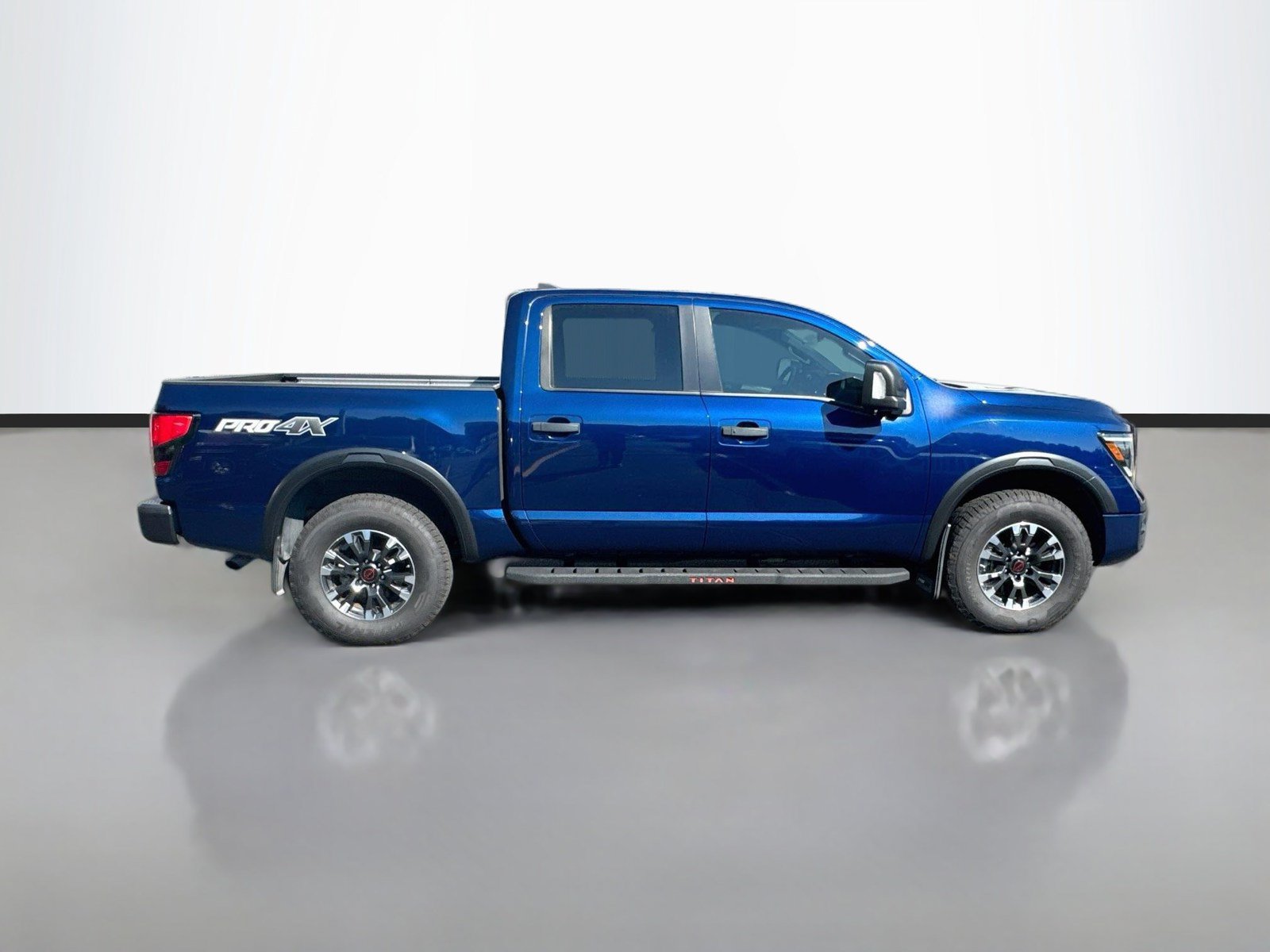 Used 2024 Nissan Titan PRO-4X w/ Pro-4x Convenience Package AWD/4WD image 8