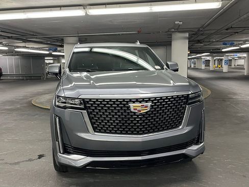 Used 2022 Cadillac Escalade Premium Luxury w/ LPO, Illumination Package image 32