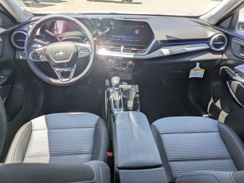 Used 2025 Chevrolet Trax LT w/ Driver Confidence Package image 15