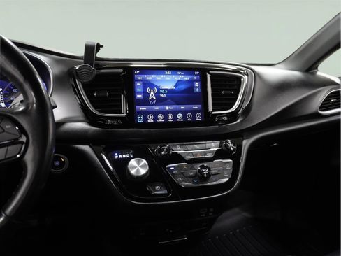 Used 2018 Chrysler Pacifica Touring-L Plus w/ S Appearance Package FWD image 18