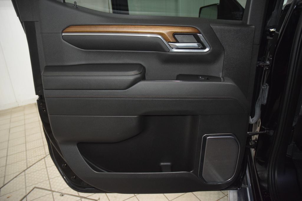Used 2023 Chevrolet Silverado 1500 High Country w/ High Country Premium Package AWD/4WD image 49