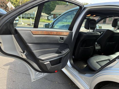 Used 2014 Mercedes-Benz E 350 4MATIC Sedan image 19