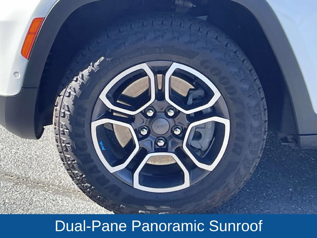 Certified 2023 Jeep Grand Cherokee Trailhawk w/ Advanced Protech Group II AWD/4WD image 12