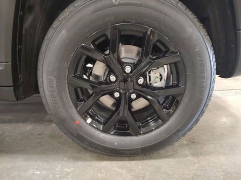 New 2026 Jeep Grand Cherokee Laredo image 7