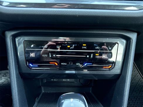 Used 2022 Volkswagen Tiguan SE image 18