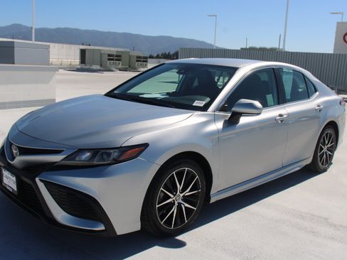 Used 2023 Toyota Camry SE FWD image 6