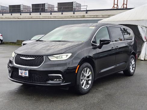 New 2026 Chrysler Pacifica Select image 4