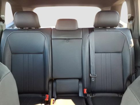 Used 2023 Volkswagen Tiguan SE R-Line image 18