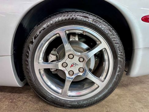 Used 2001 Chevrolet Corvette Convertible w/ Preferred Equipment Group2 image 29