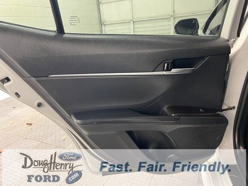 Used 2022 Toyota Camry SE w/ Convenience Package image 29