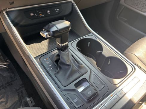 Used 2026 Kia Carnival FWD image 39