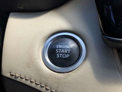 Used 2020 Toyota Highlander XLE AWD/4WD image 32