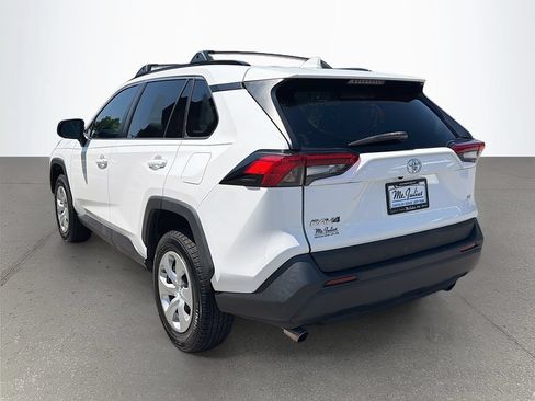 Used 2021 Toyota RAV4 LE FWD image 6