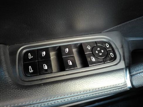 Used 2020 Porsche Cayenne image 34