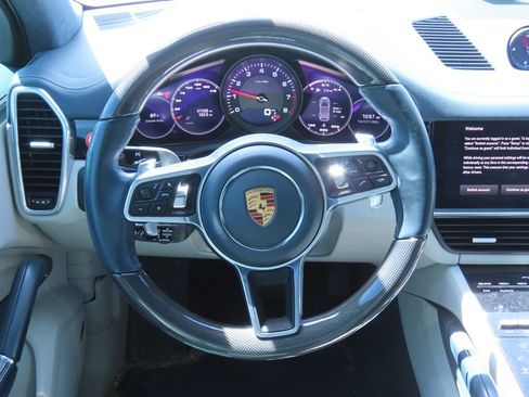 Used 2022 Porsche Cayenne AWD/4WD image 7