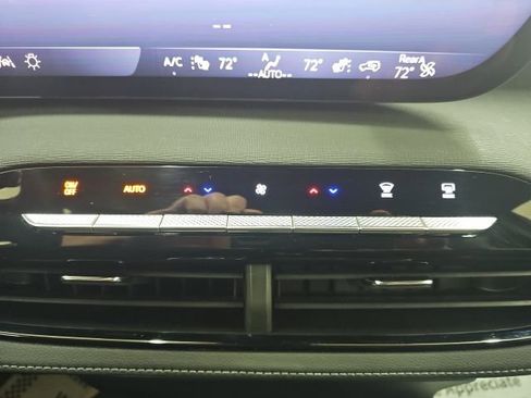 Used 2025 Buick Enclave Preferred image 24