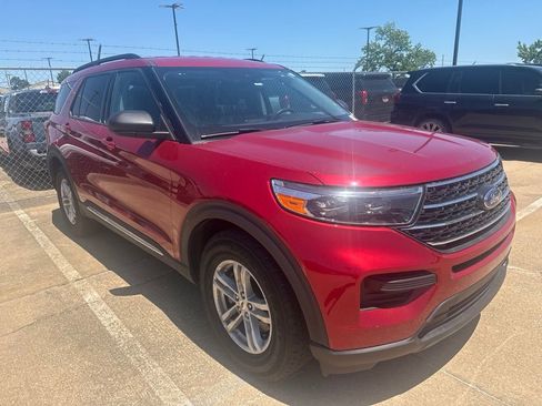 Used 2023 Ford Explorer XLT AWD/4WD image 1