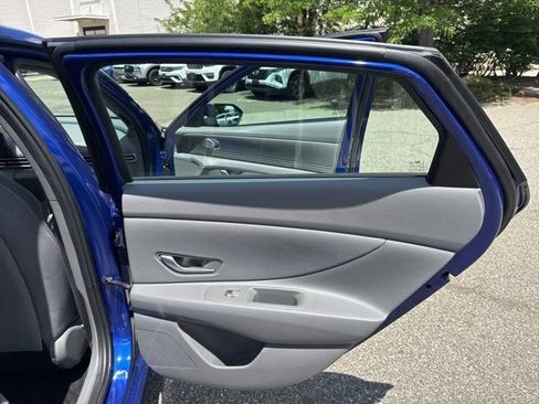 Used 2023 Hyundai Elantra SEL w/ Convenience Package FWD image 35