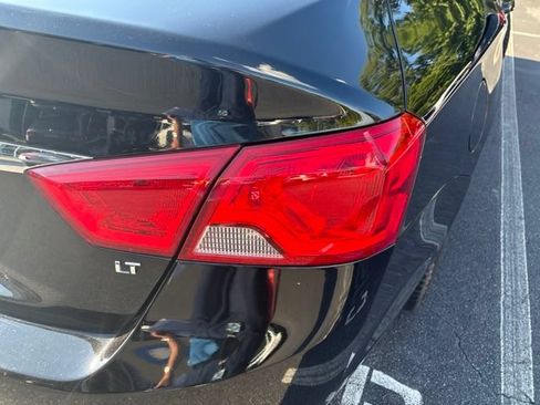 Used 2017 Chevrolet Impala LT FWD image 5