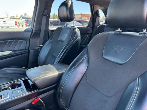 Used 2019 Ford Edge ST w/ Convenience Package AWD/4WD image 13