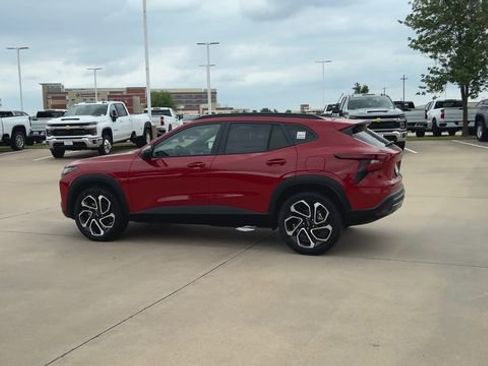 New 2026 Chevrolet Trax RS w/ Sunroof Package FWD image 7