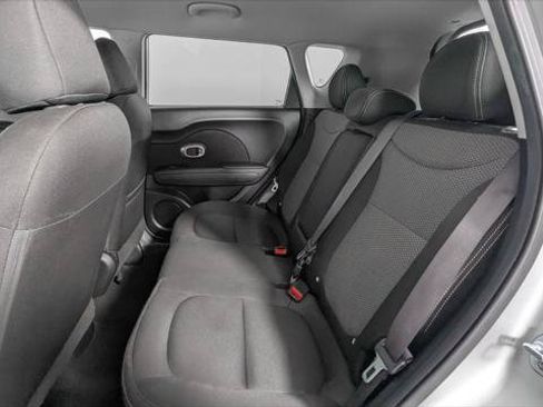 Used 2018 Kia Soul + FWD image 17