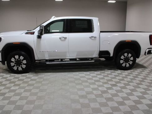 New 2026 GMC Sierra 2500 Denali w/ Denali Reserve Package image 9