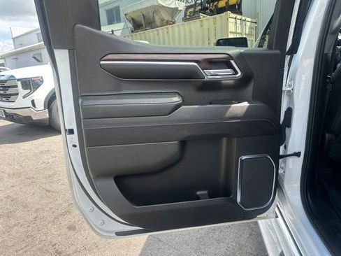 Used 2023 GMC Sierra 1500 SLT w/ SLT Premium Package AWD/4WD image 16