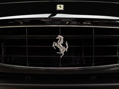 Used 2010 Ferrari California RWD image 23