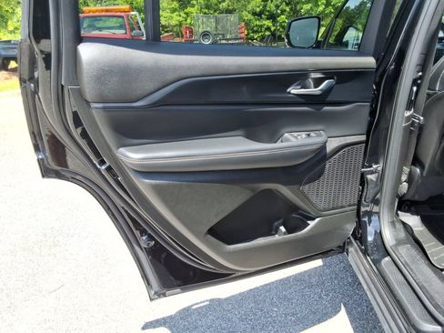 Used 2023 Jeep Grand Cherokee L Laredo AWD/4WD image 17