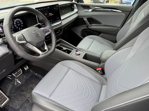 New 2026 Volkswagen Tiguan SE R-Line FWD image 9