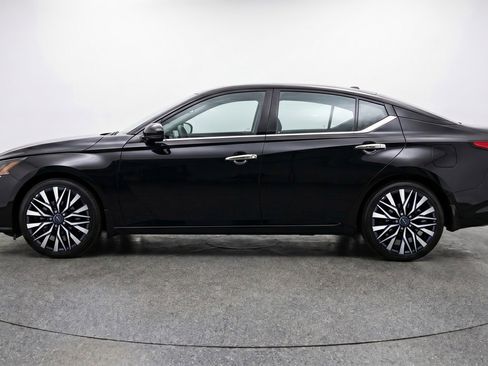 Used 2025 Nissan Altima 2.5 SV FWD image 5