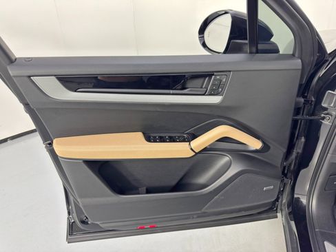 Used 2024 Porsche Cayenne w/ Sport Chrono Package image 42