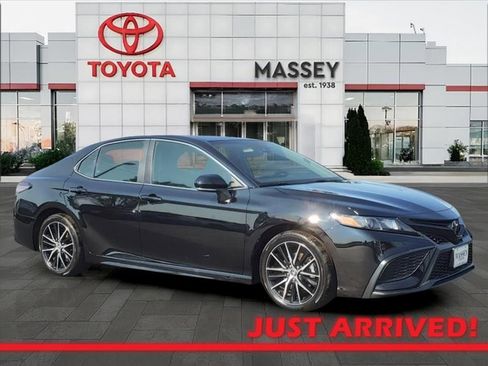 Used 2023 Toyota Camry SE FWD image 1