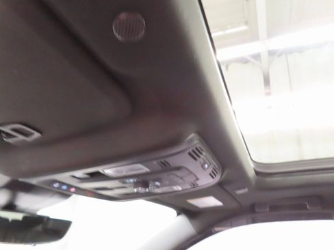 Used 2024 GMC Yukon Denali w/ Denali Reserve Package image 25