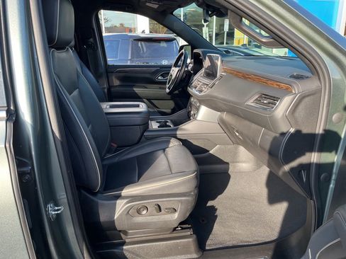 Used 2023 Chevrolet Suburban Premier RWD image 27