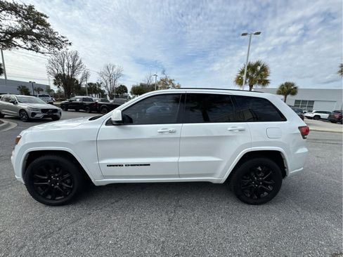 Used 2020 Jeep Grand Cherokee Altitude image 14
