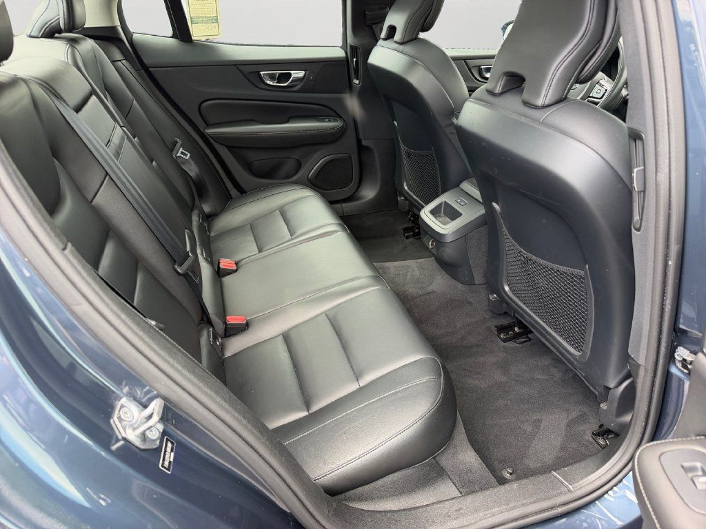 Used 2020 Volvo S60 T6 Momentum AWD/4WD image 9