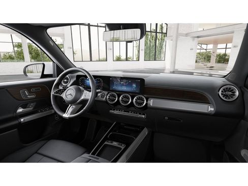 Used 2026 Mercedes-Benz GLB 250 4MATIC image 6