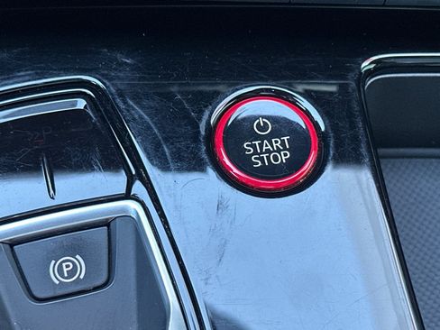 Used 2022 Audi e-tron GT Premium Plus image 22