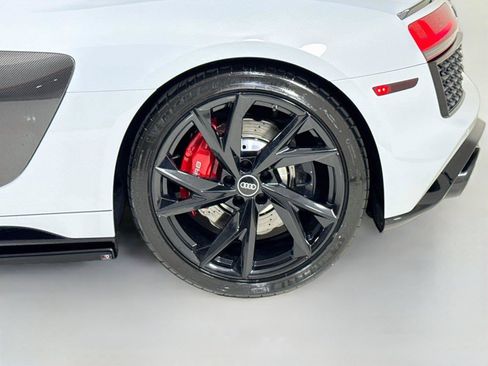 Used 2021 Audi R8 V10 w/ Premium Package RWD image 38