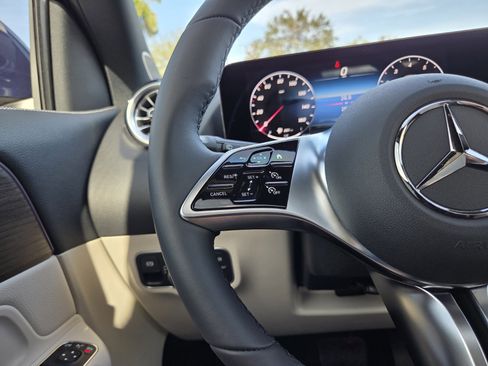 Used 2025 Mercedes-Benz GLA 250 image 16