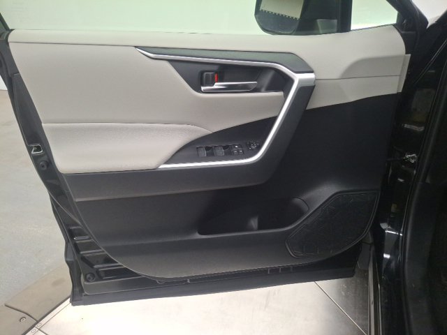 Used 2023 Toyota RAV4 XLE AWD/4WD image 9